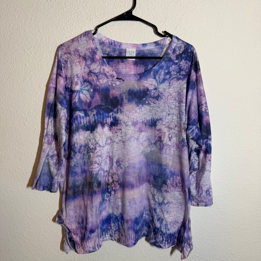 Time and Tru Womens Purple Blue Tie Dye Floral Rhinestone 3/4 Sleeve Top Large